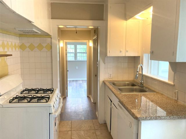 1005 Staples Avenue, Seabrook, TX 77586