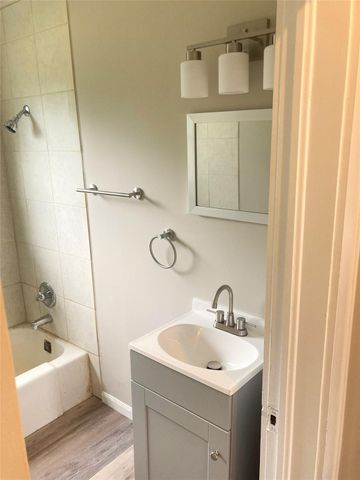 1005 Staples Avenue, Seabrook, TX 77586