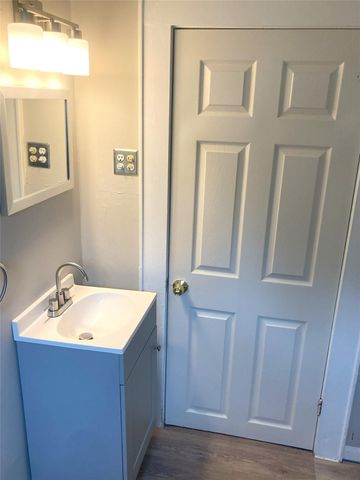 1005 Staples Avenue, Seabrook, TX 77586