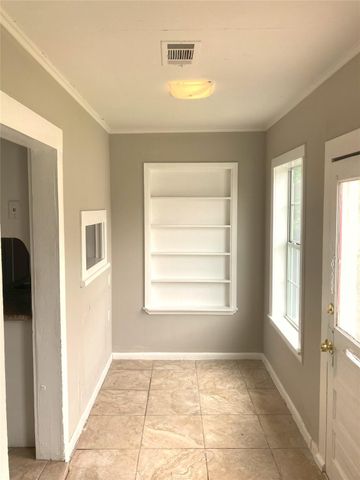 1005 Staples Avenue, Seabrook, TX 77586