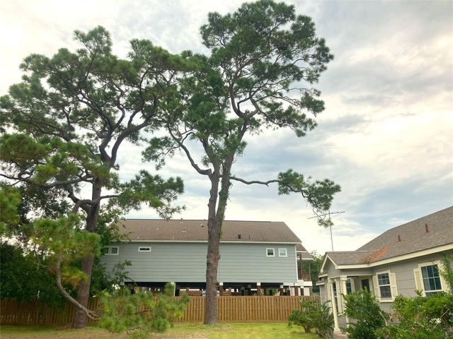 1005 Staples Avenue, Seabrook, TX 77586