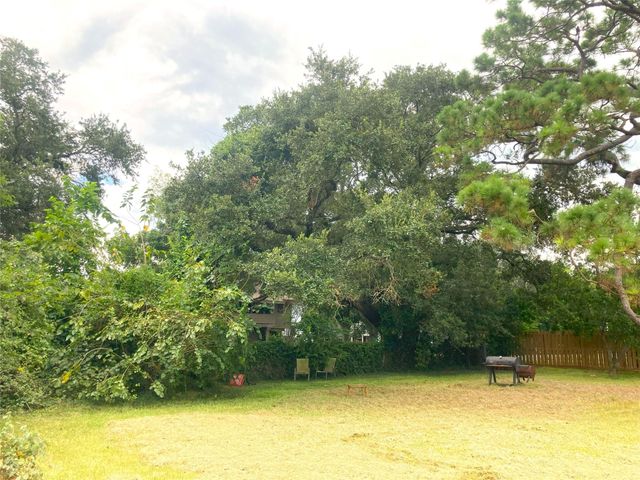 1005 Staples Avenue, Seabrook, TX 77586