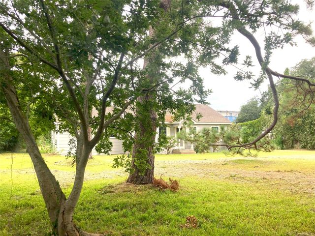 1005 Staples Avenue, Seabrook, TX 77586