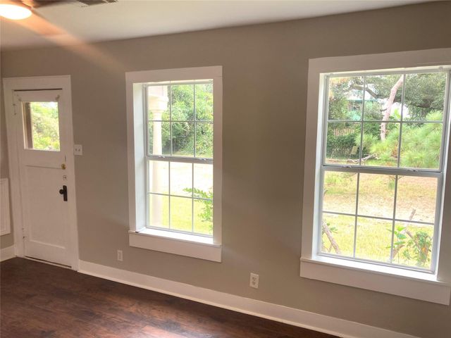 1005 Staples Avenue, Seabrook, TX 77586