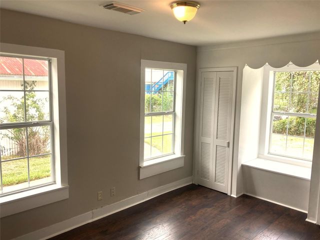 1005 Staples Avenue, Seabrook, TX 77586