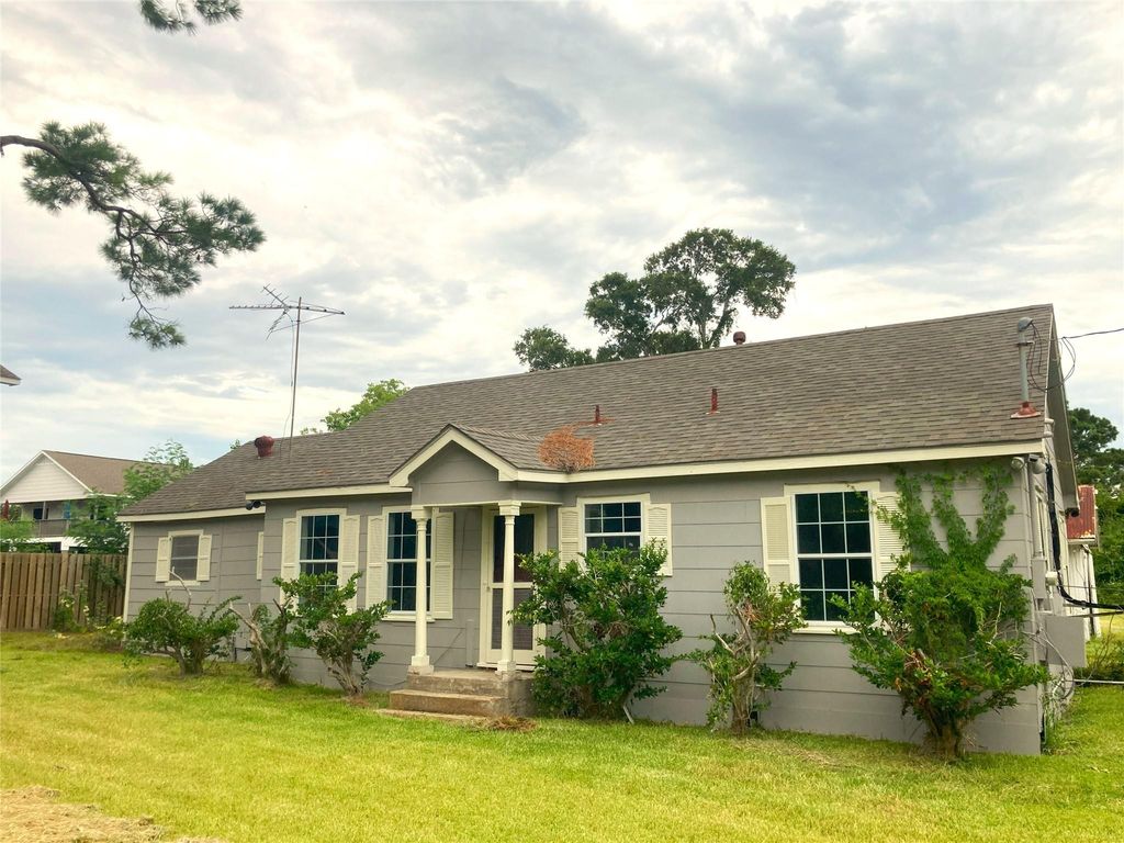 1005 Staples Avenue, Seabrook, TX 77586