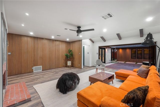 7424 W 85th Street, Los Angeles, CA 90045