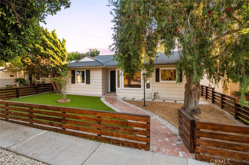 7424 W 85th Street, Los Angeles, CA 90045