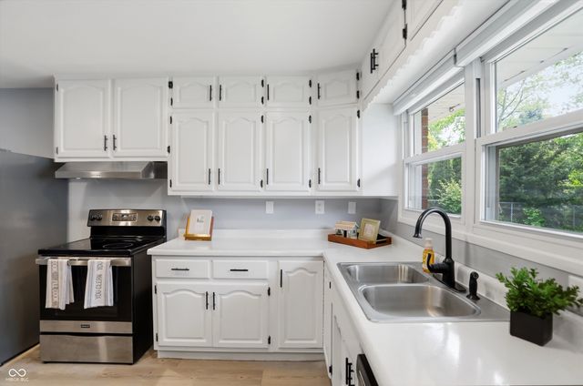 2932 S Parker Avenue, Indianapolis, IN 46203