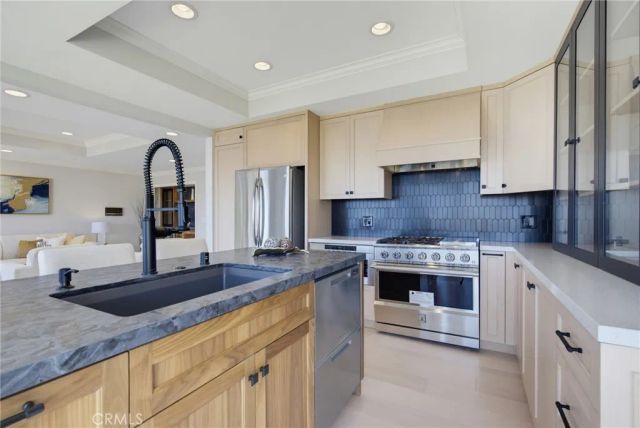 8 Burrell Lane, Rancho Palos Verdes, CA 90275