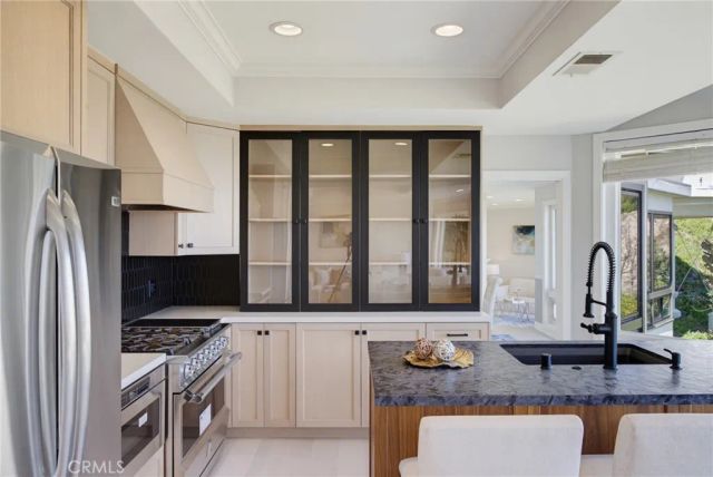 8 Burrell Lane, Rancho Palos Verdes, CA 90275