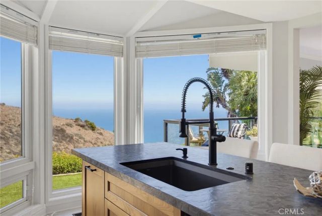8 Burrell Lane, Rancho Palos Verdes, CA 90275