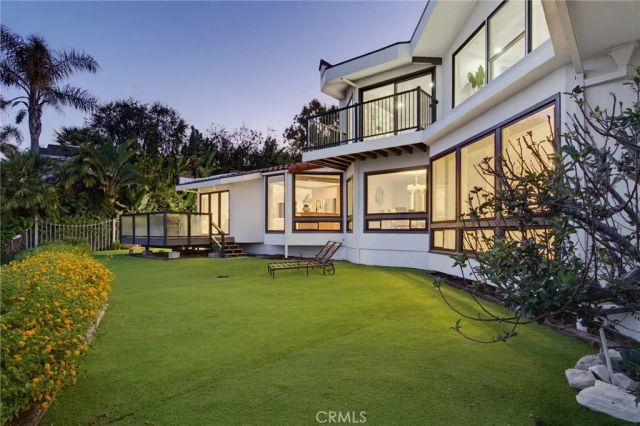 8 Burrell Lane, Rancho Palos Verdes, CA 90275
