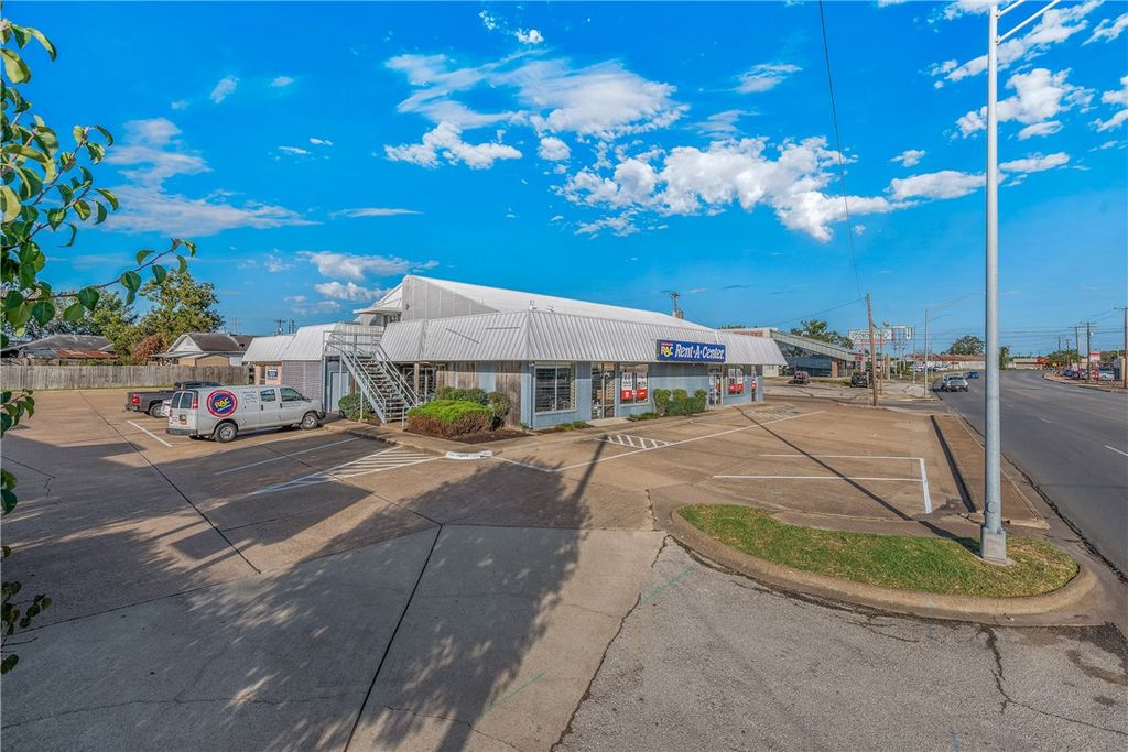 1300 South Texas Avenue, Bryan, TX 77803 — photo 2
