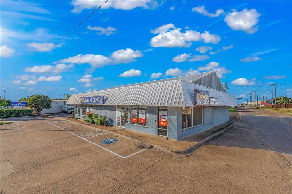 1300 South Texas Avenue, Bryan, TX 77803 — photo 4