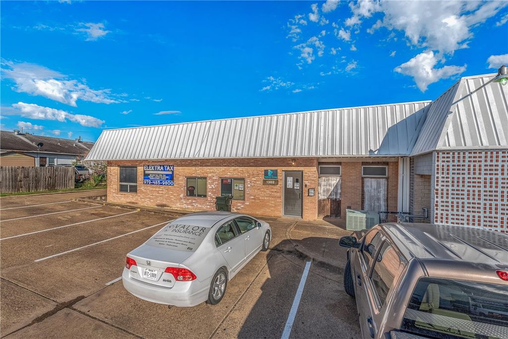 1300 South Texas Avenue, Bryan, TX 77803 — photo 5