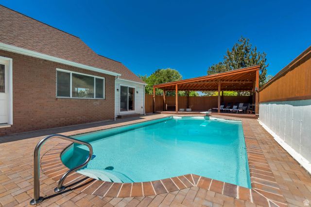 9070 S SUNRISE CIR, Sandy, UT 84093