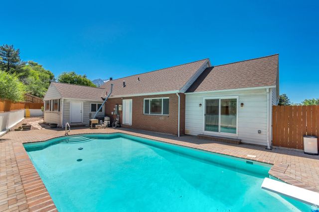 9070 S SUNRISE CIR, Sandy, UT 84093