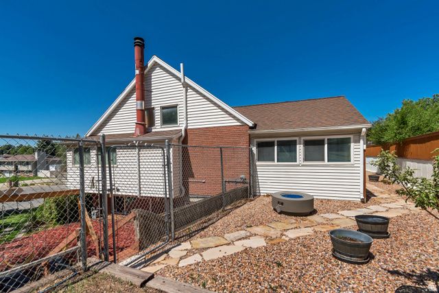 9070 S SUNRISE CIR, Sandy, UT 84093
