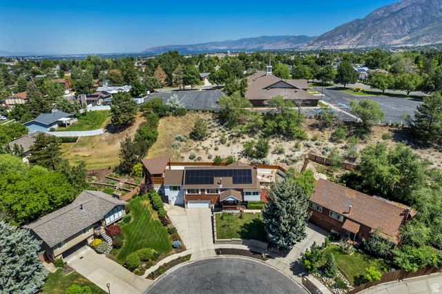 9070 S SUNRISE CIR, Sandy, UT 84093