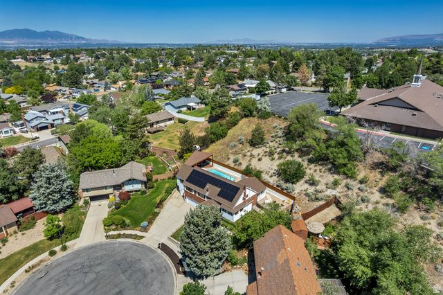 9070 S SUNRISE CIR, Sandy, UT 84093