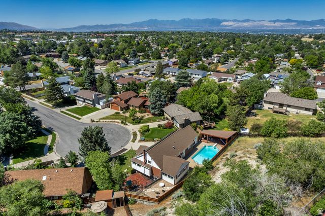 9070 S SUNRISE CIR, Sandy, UT 84093