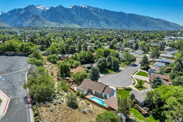 9070 S SUNRISE CIR, Sandy, UT 84093