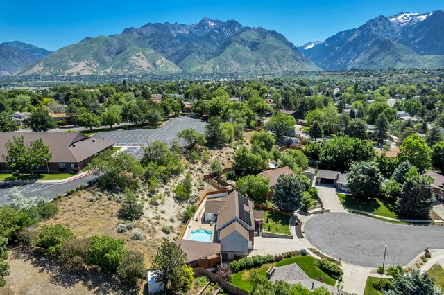 9070 S SUNRISE CIR, Sandy, UT 84093