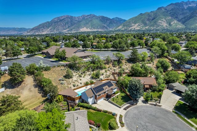 9070 S SUNRISE CIR, Sandy, UT 84093