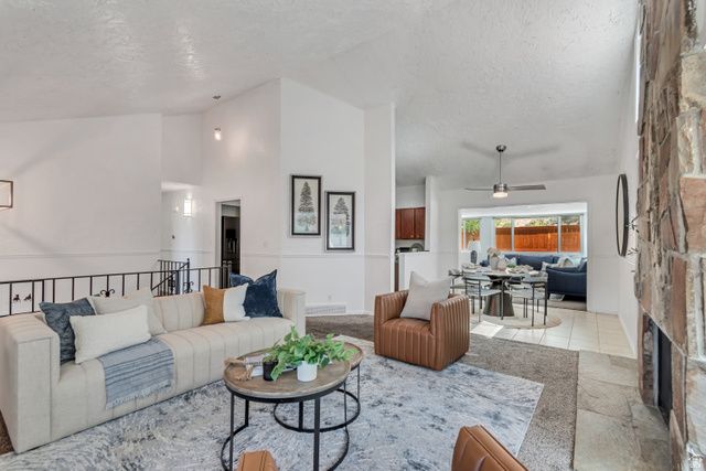 9070 S SUNRISE CIR, Sandy, UT 84093