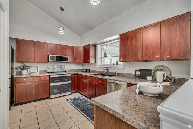 9070 S SUNRISE CIR, Sandy, UT 84093