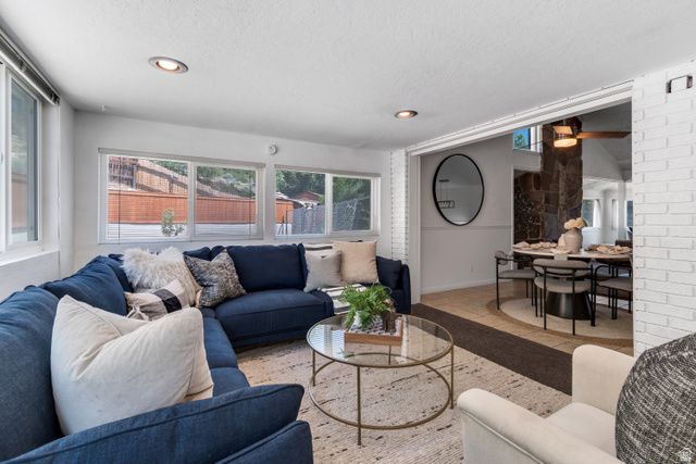 9070 S SUNRISE CIR, Sandy, UT 84093
