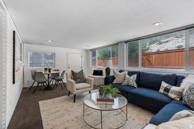 9070 S SUNRISE CIR, Sandy, UT 84093