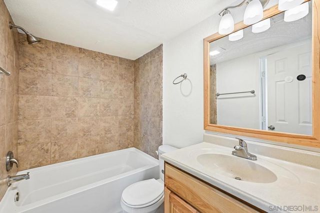 9469 Carlton Oaks Dr. A, Santee, CA 92071