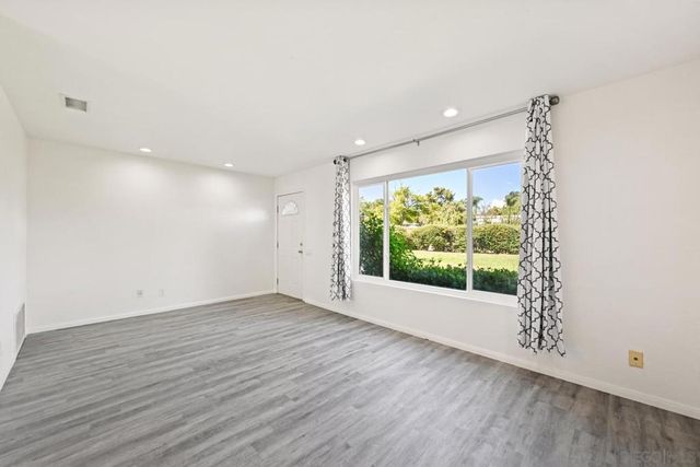 9469 Carlton Oaks Dr. A, Santee, CA 92071