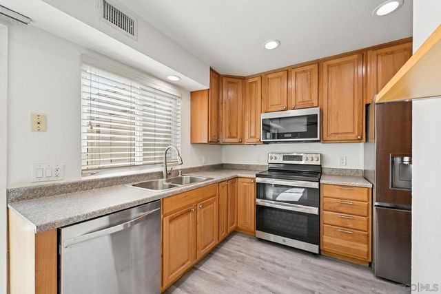 9469 Carlton Oaks Dr. A, Santee, CA 92071