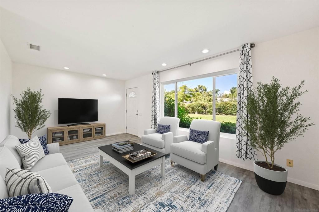 9469 Carlton Oaks Dr. A, Santee, CA 92071