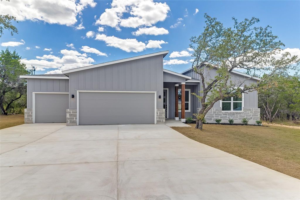 21801 Surrey LN, Lago Vista, TX 78645