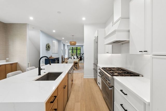 1842 N Whipple Street 1, Chicago, IL 60647