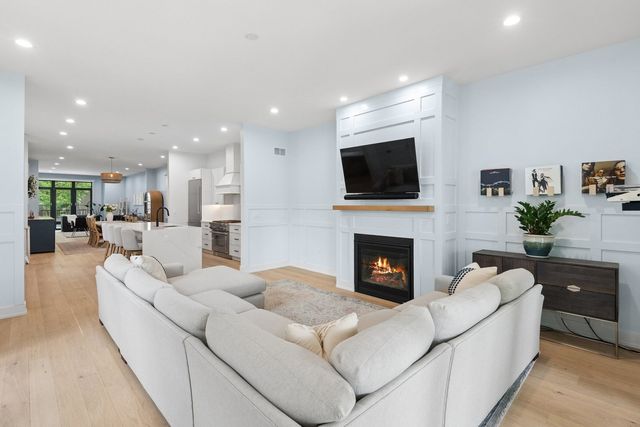 1842 N Whipple Street 1, Chicago, IL 60647