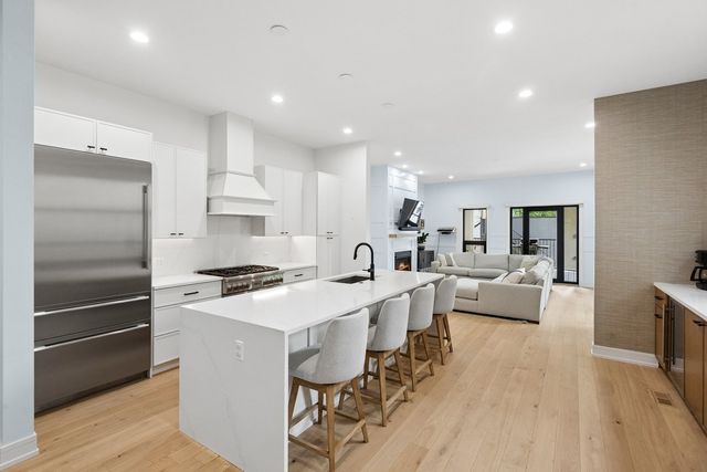 1842 N Whipple Street 1, Chicago, IL 60647