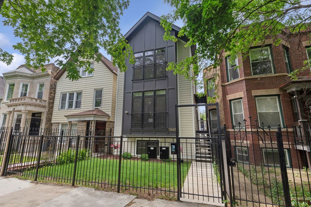 1842 N Whipple Street 1, Chicago, IL 60647