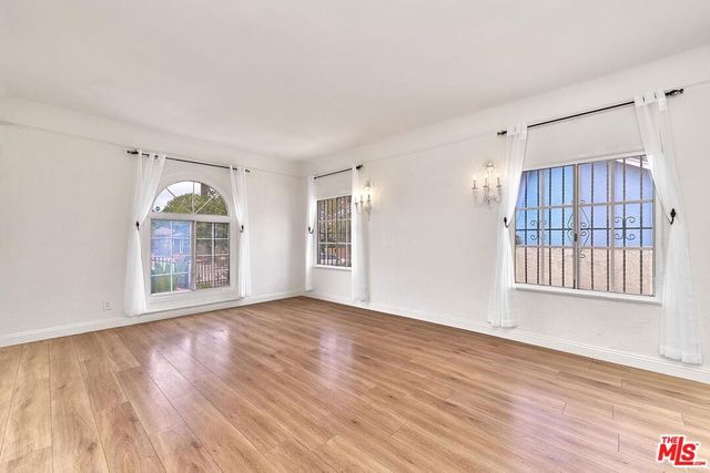 1120 S Plymouth Boulevard, Los Angeles, CA 90019