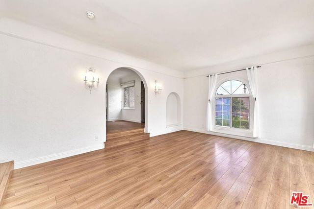 1120 S Plymouth Boulevard, Los Angeles, CA 90019