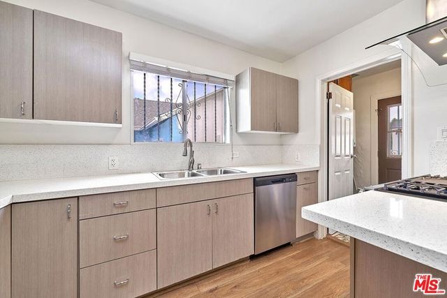 1120 S Plymouth Boulevard, Los Angeles, CA 90019