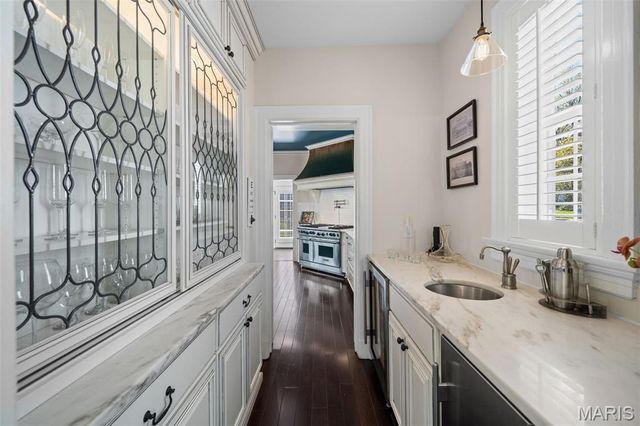 430 W Lockwood Avenue, St Louis, MO 63119