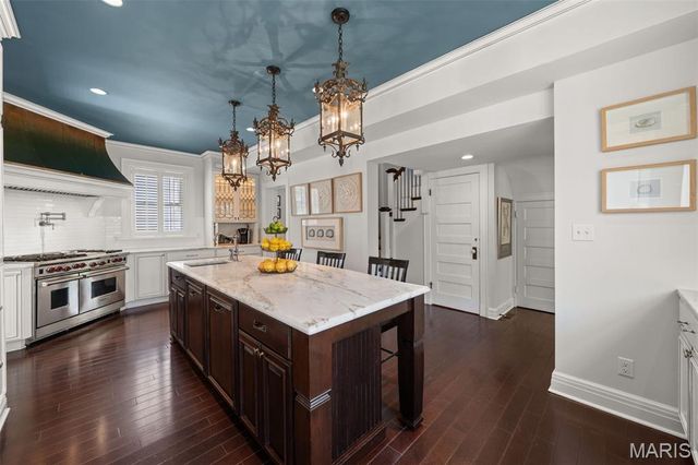 430 W Lockwood Avenue, St Louis, MO 63119