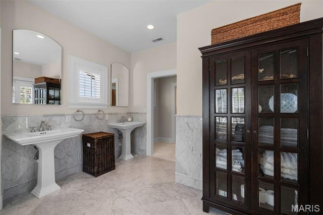 430 W Lockwood Avenue, St Louis, MO 63119