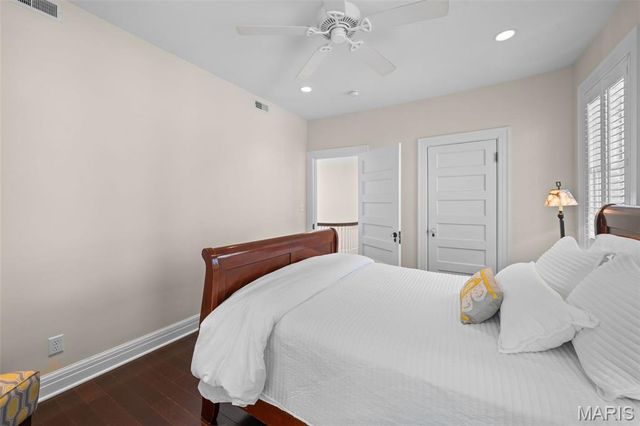 430 W Lockwood Avenue, St Louis, MO 63119