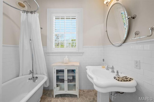 430 W Lockwood Avenue, St Louis, MO 63119